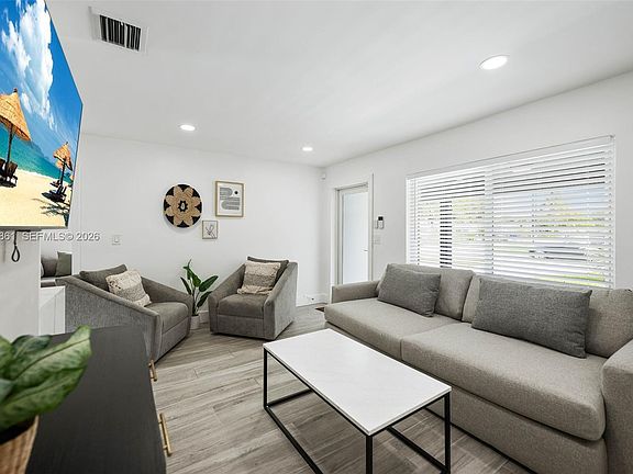 3rd image of 1448 NE 25th Ct
