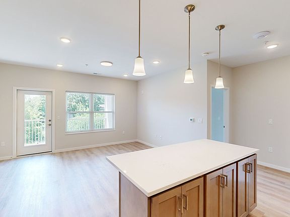 5th image of 1915 S Mattis Ave #2-306