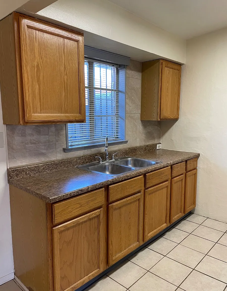 3 bed, 2.0 bath, 820 sqft, $1,150 — Photo 3