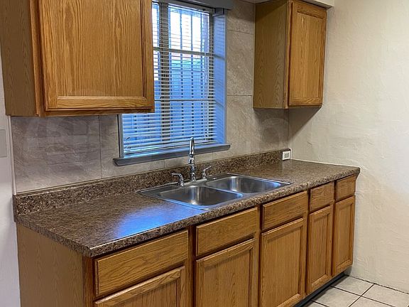 3rd image of 39 W 30th St Unit C
