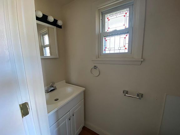 3rd image of 3775 Lincoln Ave