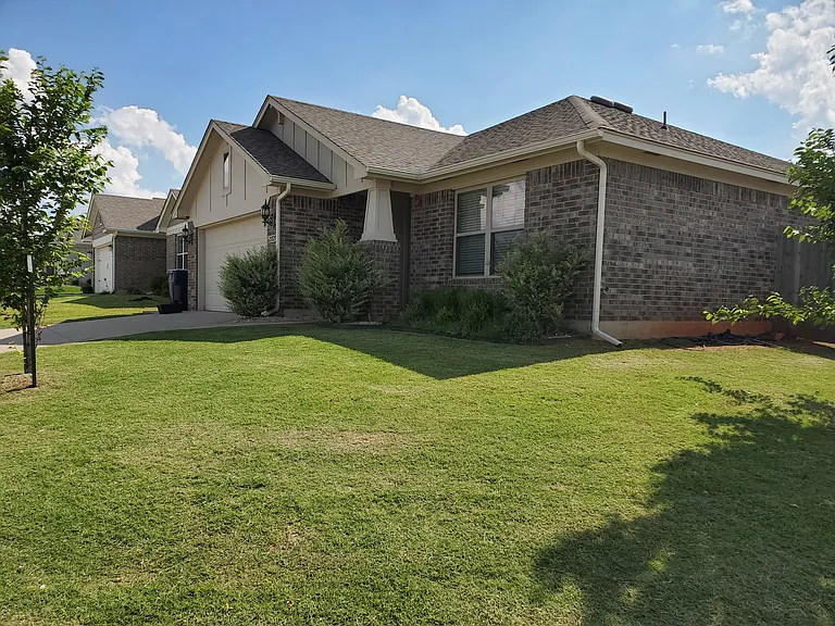 15729 Capulet Dr — Photo 5