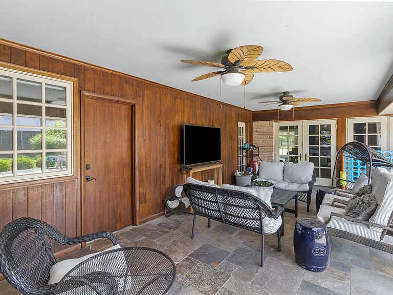 11451 Parkchester Dr — Photo 33