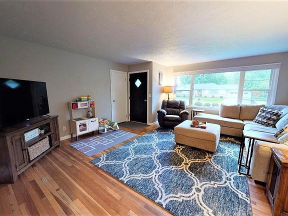 5th image of 14 Linda Ln