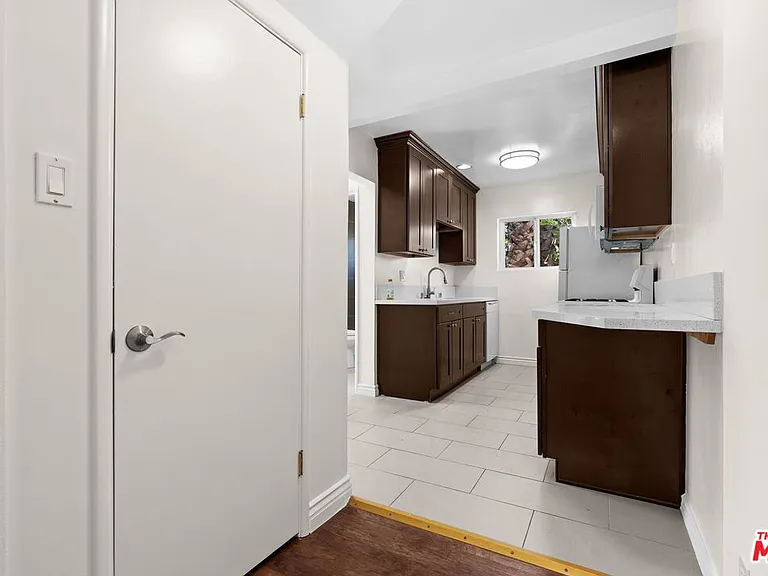 1000 N Orange Grove Ave #2 — Photo 3