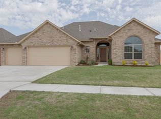 829 SE 7th Ct, Moore, OK 73160