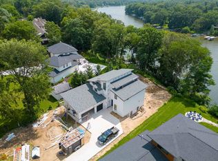3298 Thorncrest Dr, Grand Rapids, MI 49546