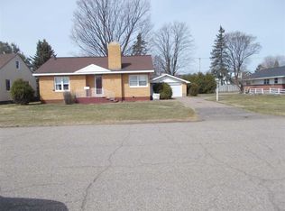 1316 Stockbridge Ave, Iron Mountain, MI 49801