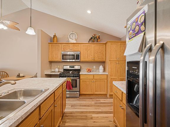 5th image of 726 Independence Dr