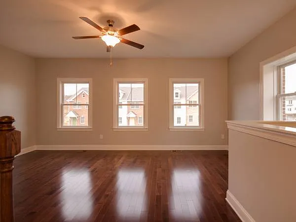 3 bed, 2460 sqft, $2,275 — Photo 4