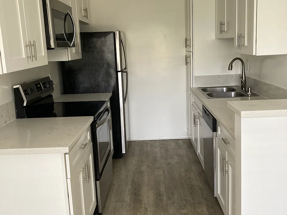 Unit 203 1 + 1