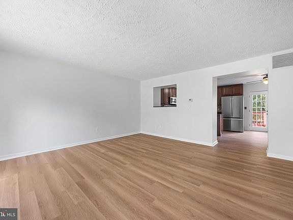 5th image of 313 Cool Breeze Ct