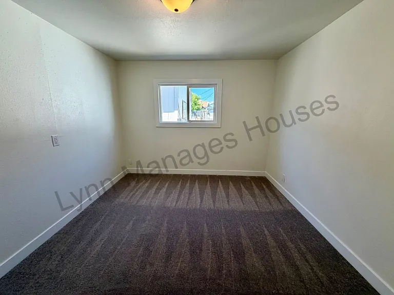 1010 W 20th St — Photo 17