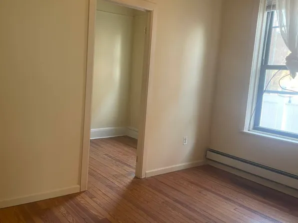 233 Maujer Street image 1 of 6