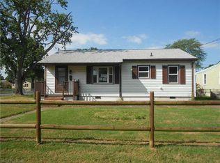 18 Twin Oaks Dr, Hampton, VA 23666