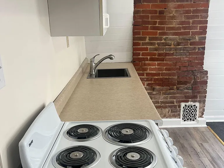 715 W 3rd St #4 — Photo 5