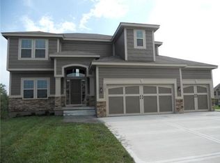 1101 E 15th St, Kearney, MO 64060