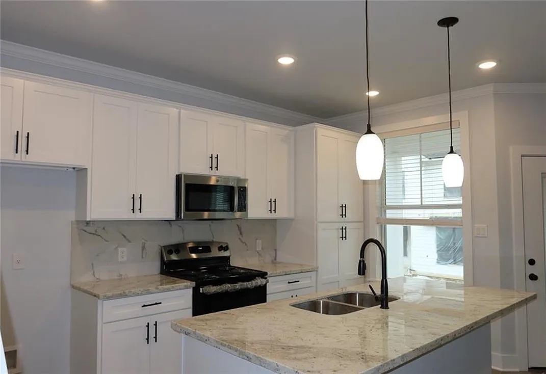 4 bed, 4.5 bath, 1844 sqft, $2,570 — Photo 3