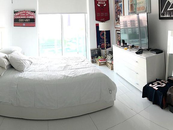 3rd image of 250 Sunny Isles Blvd #31002