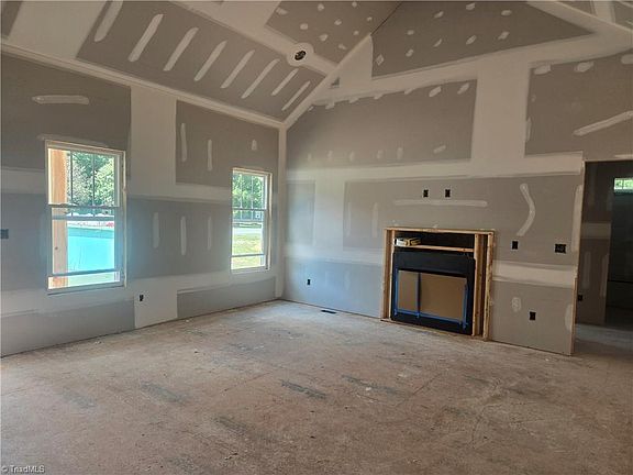 4th image of 2850 Leonard Rd