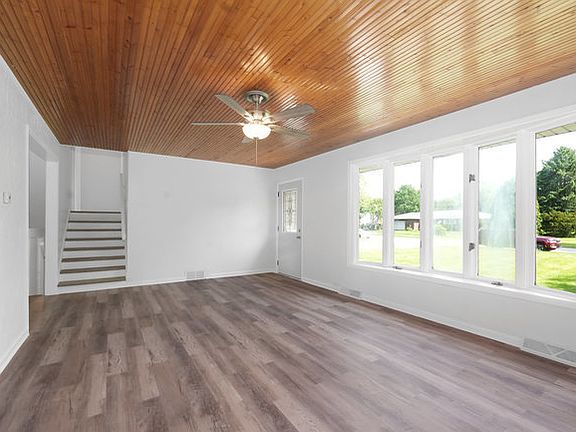 4th image of 23517 W Gagne Ln
