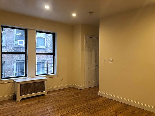 5th image of 587 W 207th St #2A
