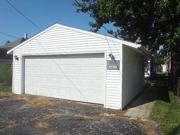 5th image of 1109 Stilwell Ave