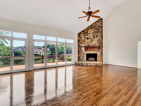 4th image of 401 Ladykirk Ln