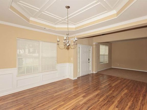 3rd image of 3815 Yosemite Park Ln
