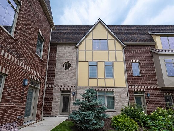 3rd image of 328 Pennsylvania Way