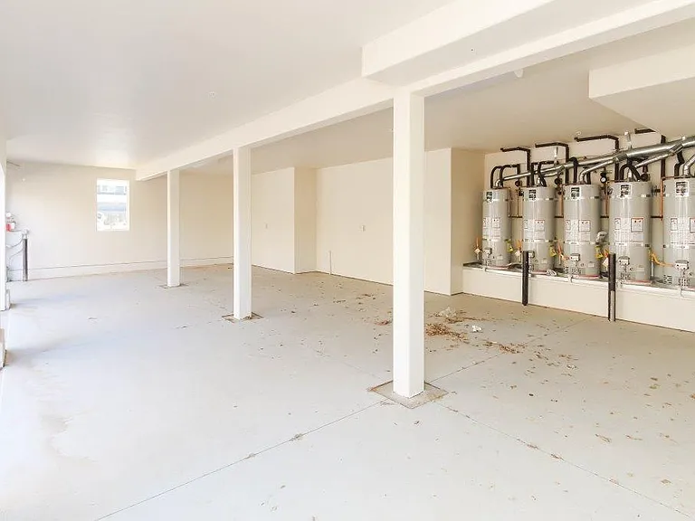 699 S Cloverdale Blvd — Photo 9