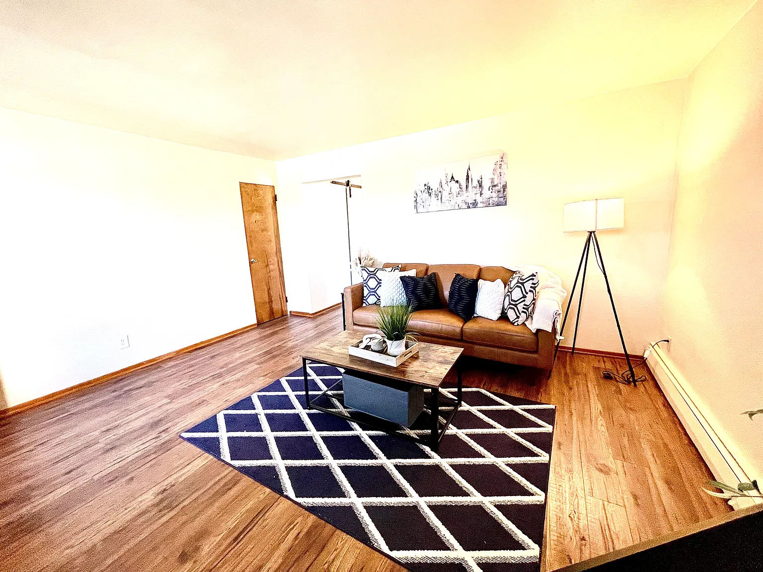 2 bed, 750 sqft, $1,299 — Photo 3