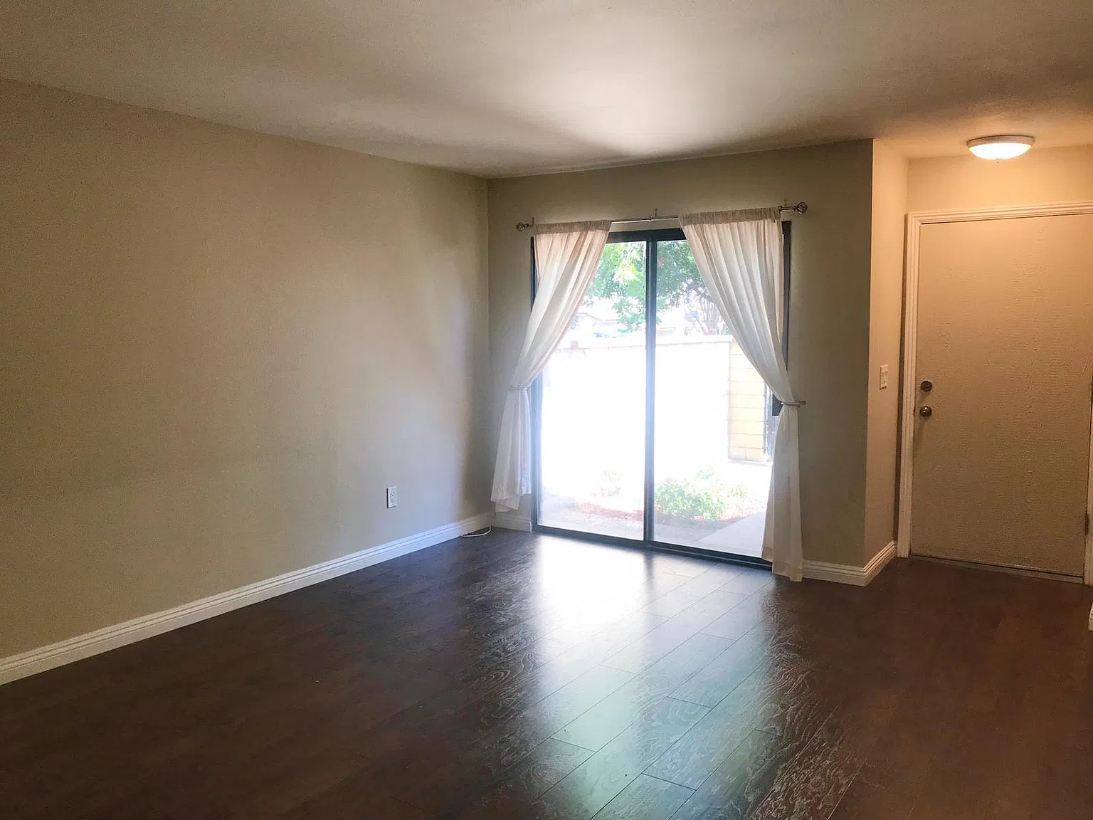 3 bed, 2.5 bath, 1482 sqft, $3,000 — Photo 4