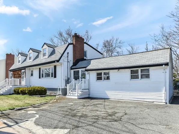 84 Banks St, Winthrop, MA 02152