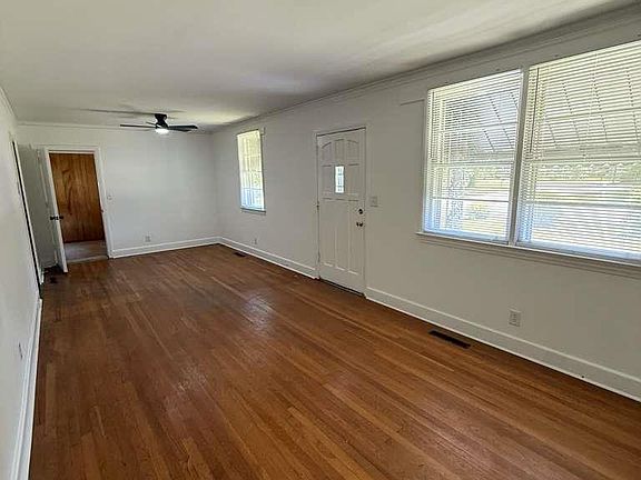 3rd image of 6 Emily Dr