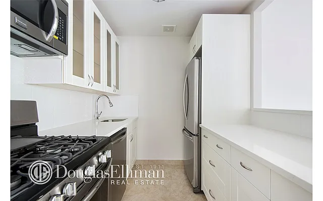 Rented by Douglas Elliman | media 6