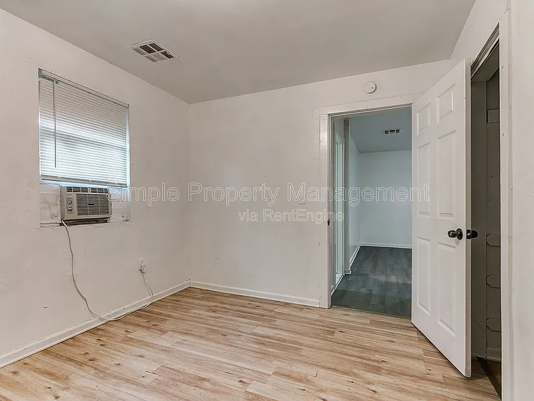 2301 SW 24th St #2 — Photo 10