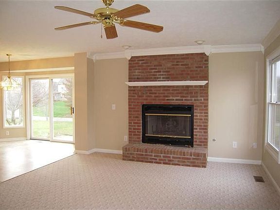 3rd image of 409 Maple Springs Dr