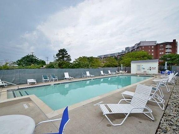 5th image of 15 Park Ave Unit 406