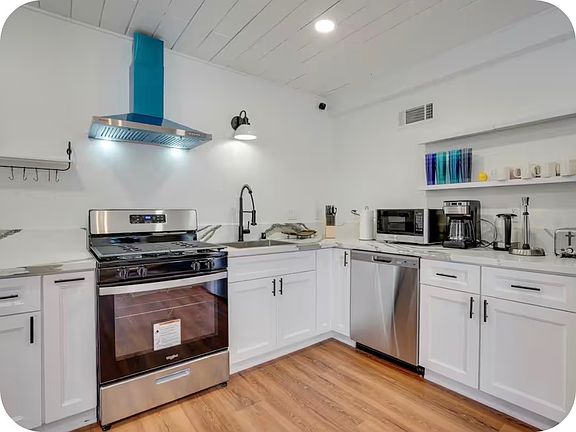 3rd image of 5991 Hellman Ave