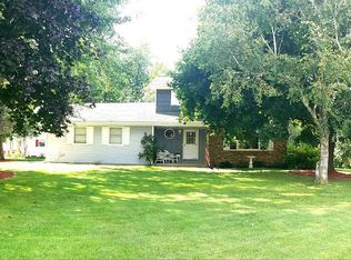 961 S Oakwood Rd, Oshkosh, WI 54904