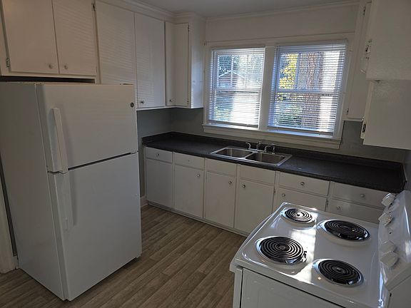 3rd image of 864 Green St