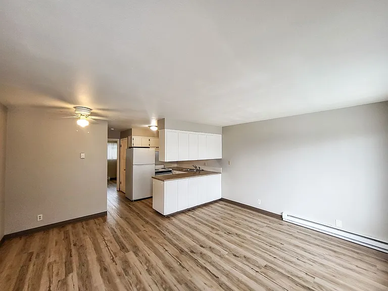 2855 Front 2865 St NE — Photo 46
