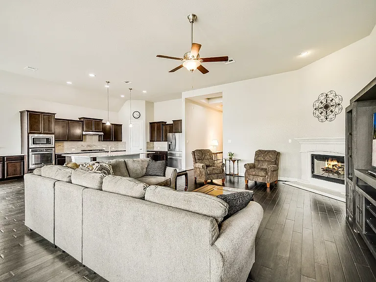 3925 Octavia Dr — Photo 4