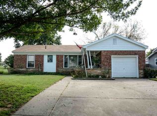 732 E Erie Ave, Yale, OK 74085