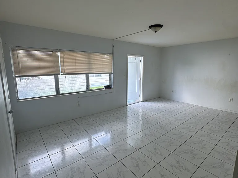 1440 NE 171st St #2 — Photo 5