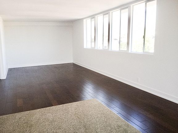 4th image of 304 S Elm Dr #301-A