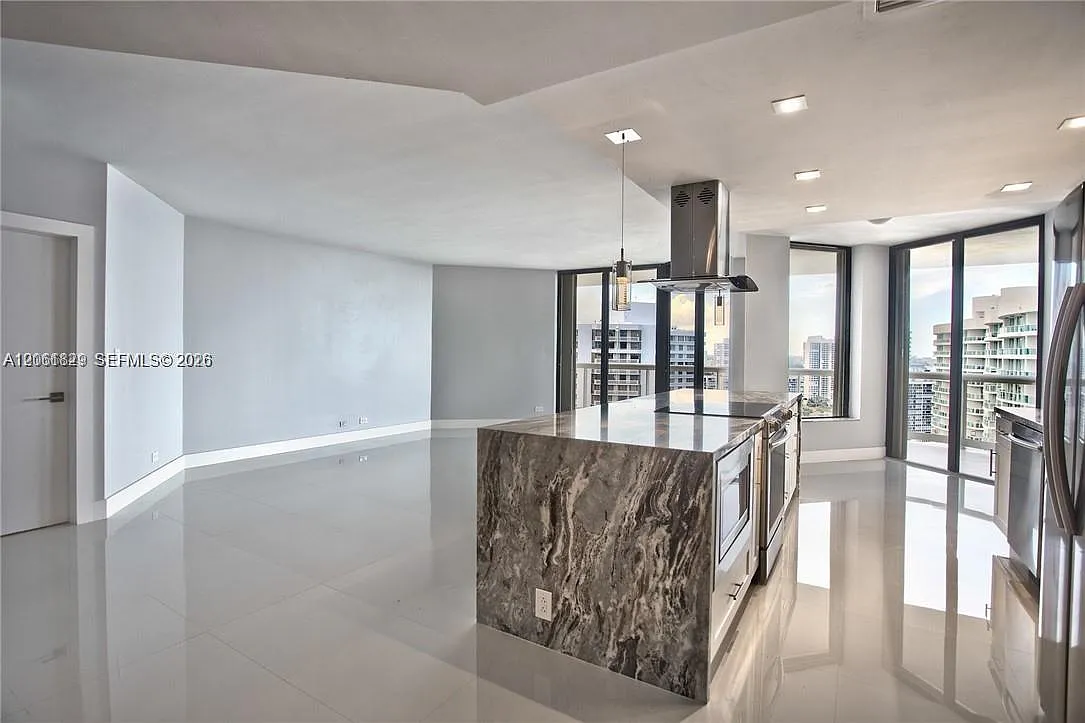 Terraces North Turnberry — Photo 3