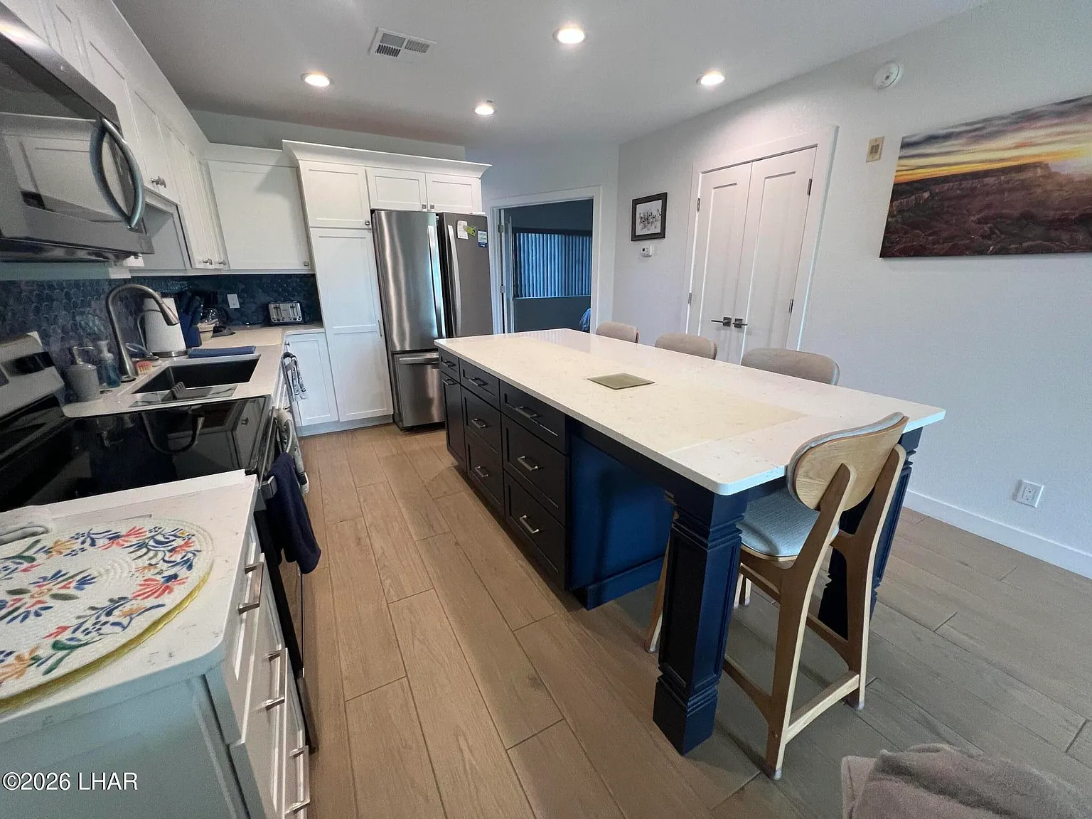 2 bed, 2.0 bath, 1025 sqft, $1,900 — Photo 4