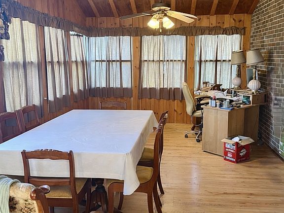 4th image of 555 Eastside Rd